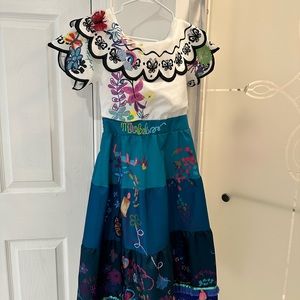 Mirabel Encanto girls Disney dress size: 9/10